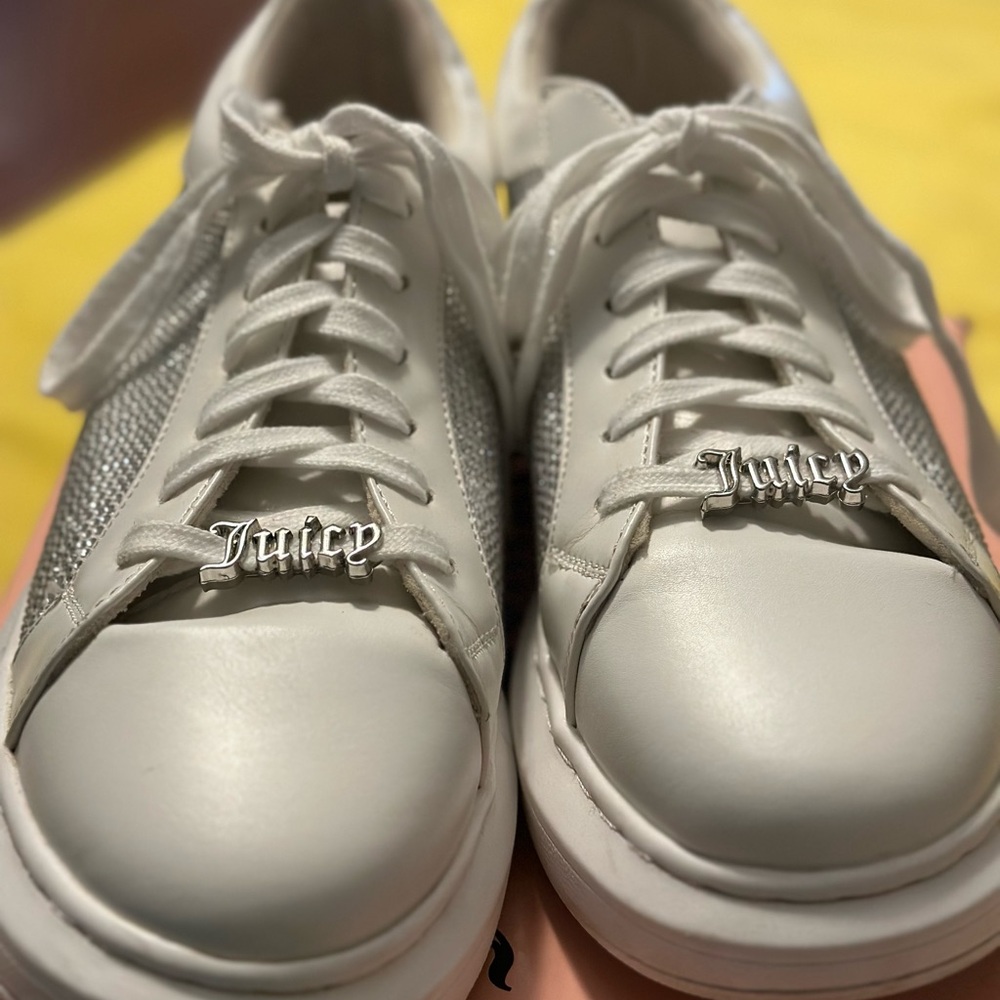 Juicy Couture Dorothy White Rhinestone Bling Sneaker-sz 9.5 - Picture 2 of 10